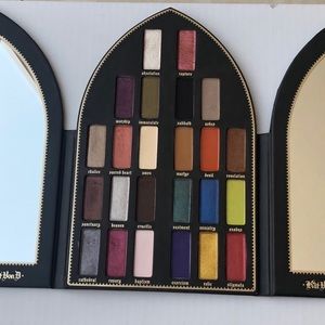 KVD LE Saint & Sinner palette